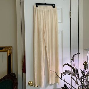 NWOT Source Unknown Plisse Cream Pants